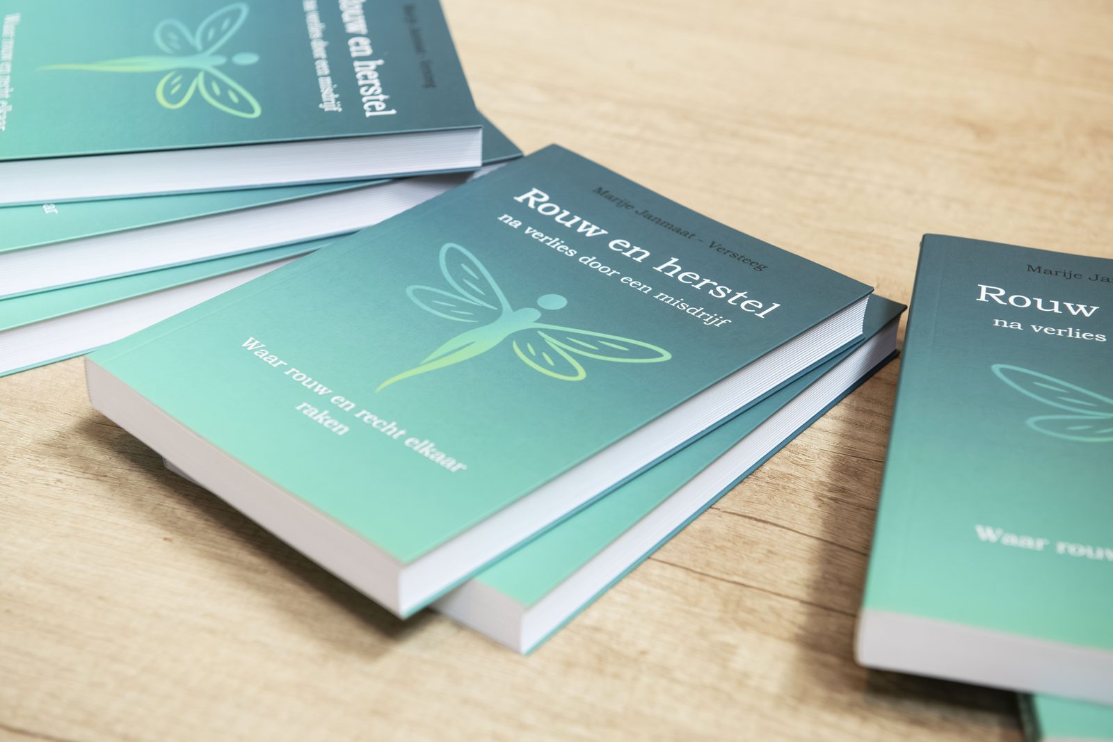 Het boek Rouw en herstel op de boektafel