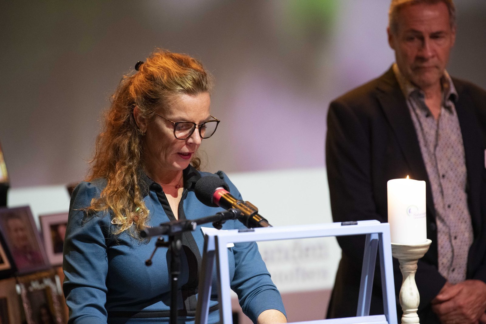 Marije leest voor op de Dag Herdenken Geweldslachtoffers